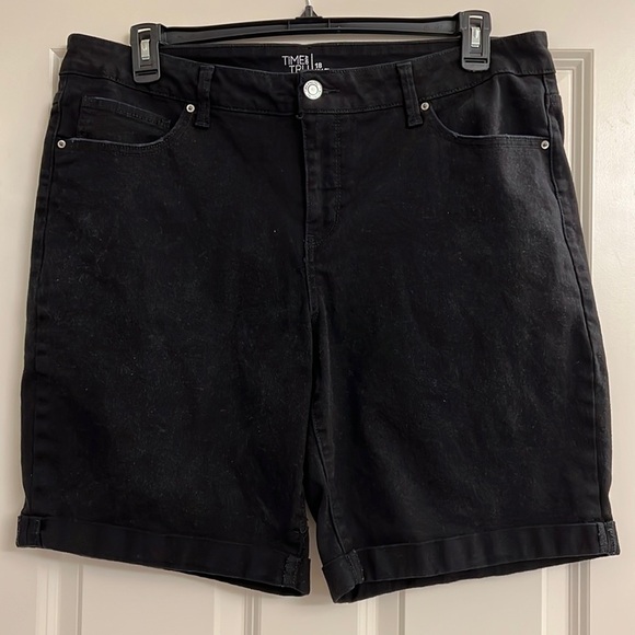 Time and Tru ladies shorts - Picture 1 of 9